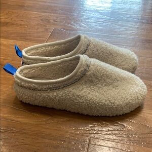 Bombas Cozy Shearling Slip-On Slippers